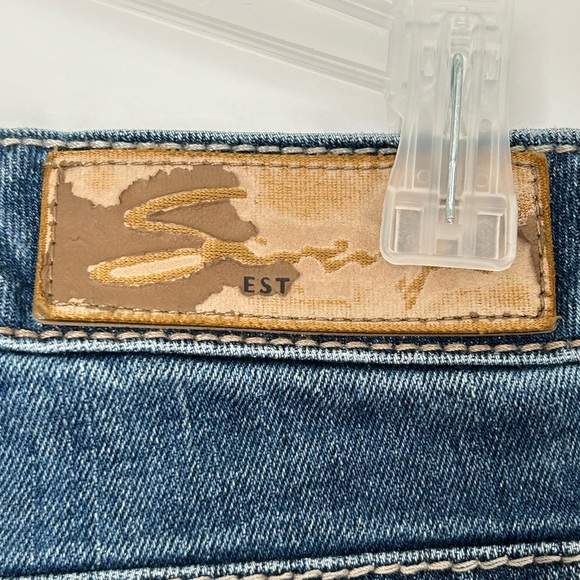 Seven7 For All Mankind Women's Blue Denim Shorts. Size 8 - Picture 4 of 5